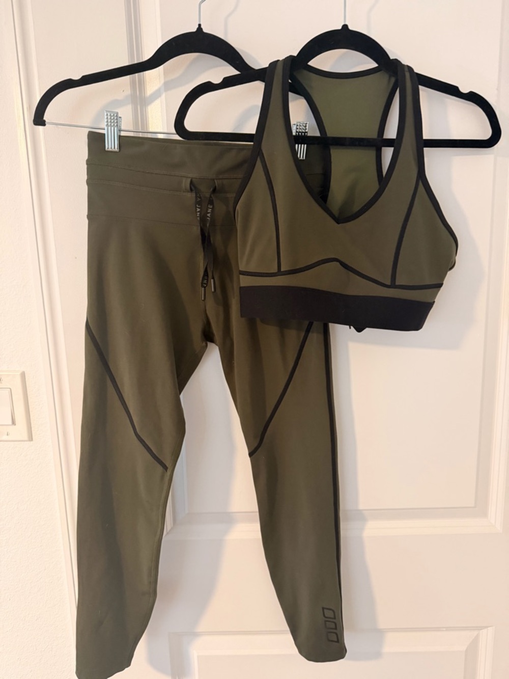 Lorna Jane Olive Green Activewear Set – Leggings (S) & Sports Bra (M)